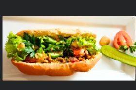 Topped with Grilled minced chicken, barbecue sauce, mixed (fresh carrot, onion, green onion, powdered garlic, ginger, white pepper, cayenne pepper, Curry, butter, and avocado oil). A perfect start, on baguette bread, serve with potato chips and can soda or bottle water