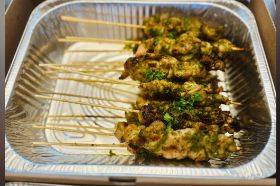 25 Seasoning chicken kebab on the skewers